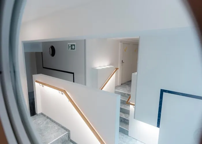 Grand Pods - Stylish Sleeping Concept Capsule hotel