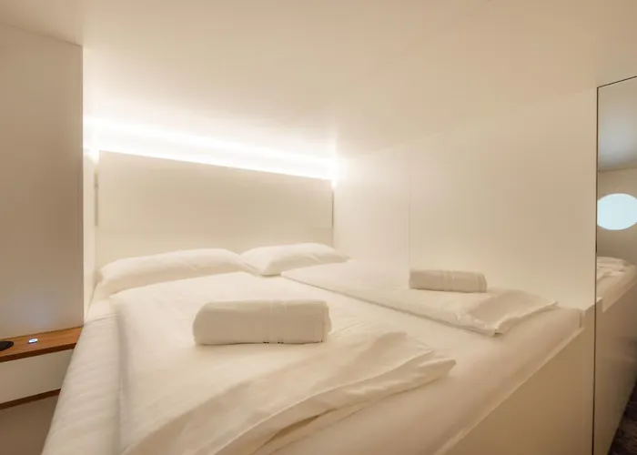 Capsule hotel Grand Pods - Stylish Sleeping Concept *